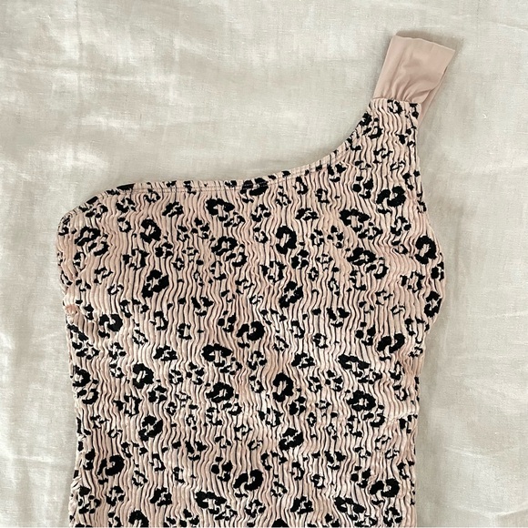 Time and Tru Women's Leopard Jacquard One-Piece Swimsuit - Picture 6 of 16